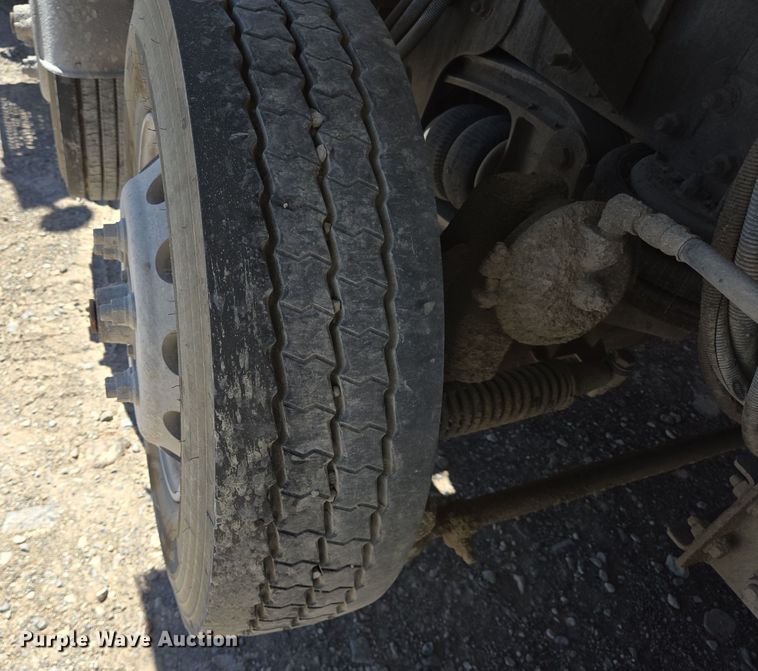 image for item DO2537 2007 Peterbilt 357 dump truck