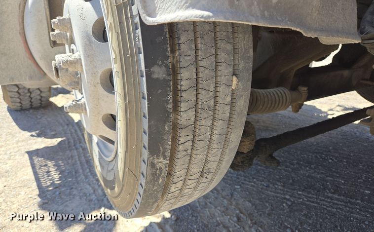 image for item DO2537 2007 Peterbilt 357 dump truck