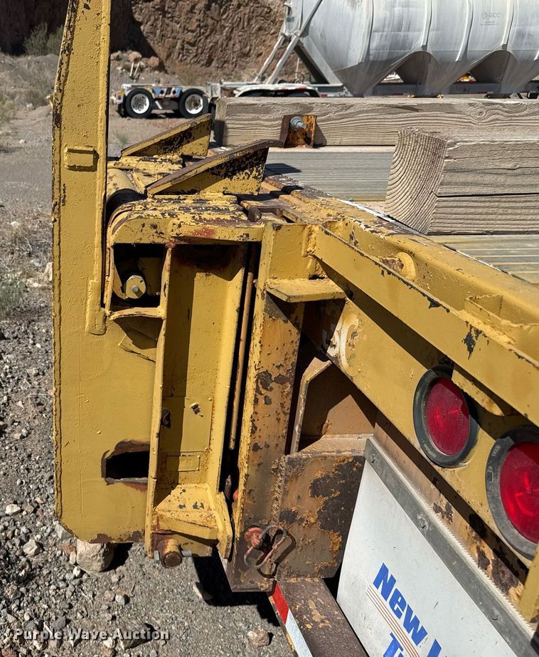 image for item DO2540 2000 Dorsey DGTS-42 flatbed trailer