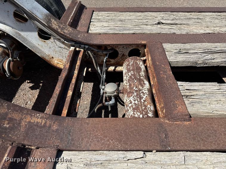 image for item DO2542 1986 Knight KB632 lowboy equipment trailer