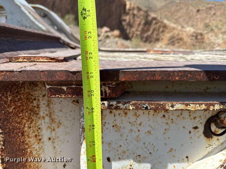 image for item DO2542 1986 Knight KB632 lowboy equipment trailer