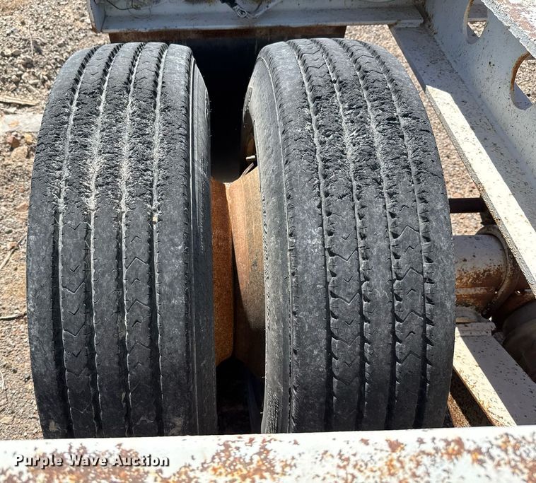 image for item DO2542 1986 Knight KB632 lowboy equipment trailer