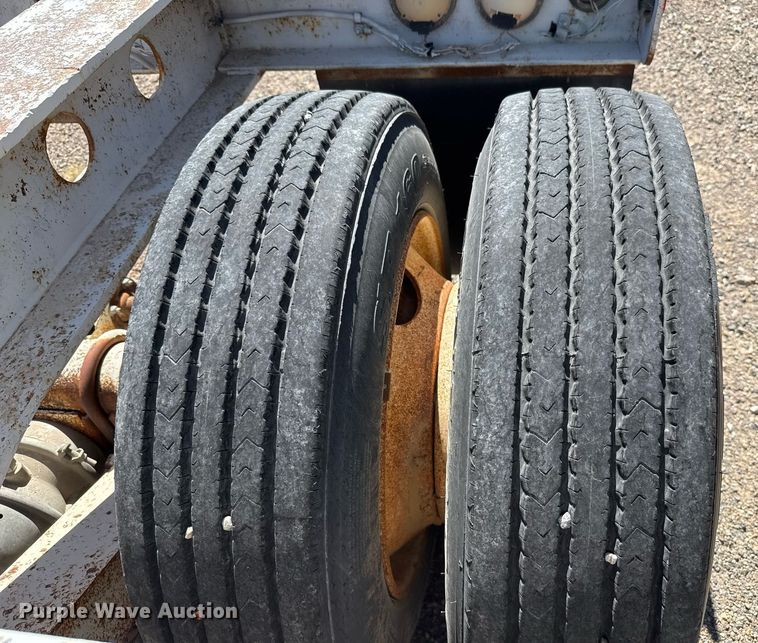 image for item DO2542 1986 Knight KB632 lowboy equipment trailer