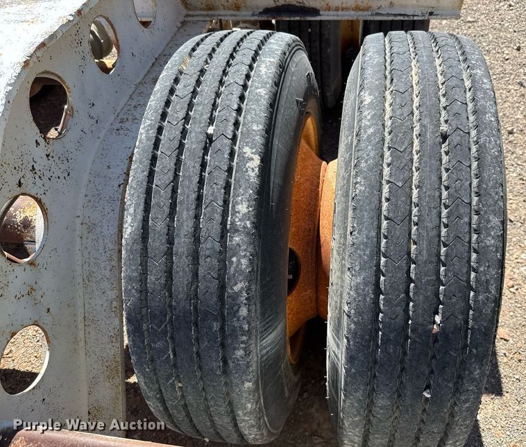 image for item DO2542 1986 Knight KB632 lowboy equipment trailer