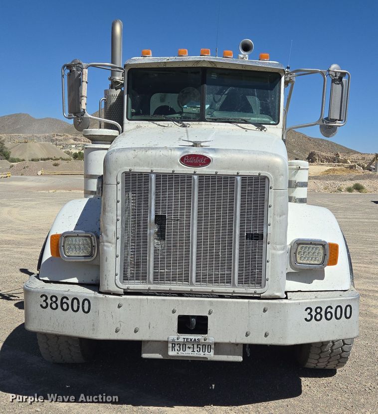 image for item DO2543 2007 Peterbilt 357 dump truck