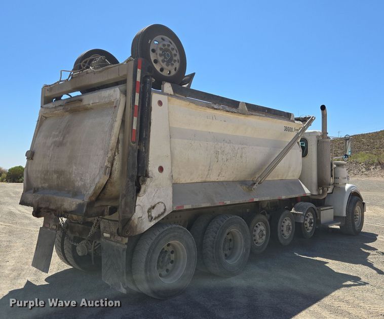 image for item DO2543 2007 Peterbilt 357 dump truck