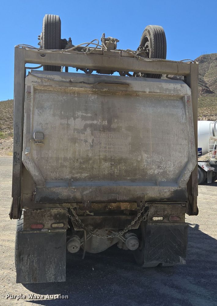 image for item DO2543 2007 Peterbilt 357 dump truck