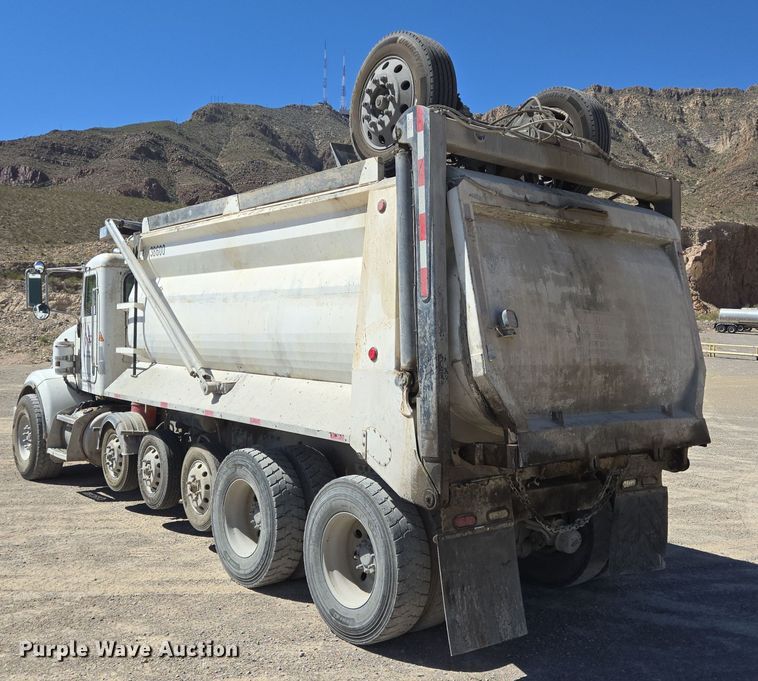 image for item DO2543 2007 Peterbilt 357 dump truck