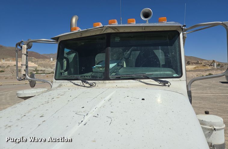 image for item DO2543 2007 Peterbilt 357 dump truck