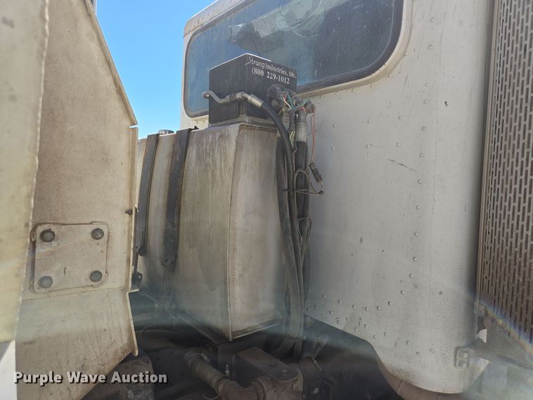 image for item DO2543 2007 Peterbilt 357 dump truck