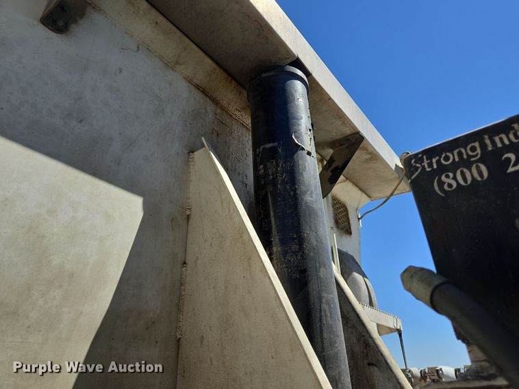 image for item DO2543 2007 Peterbilt 357 dump truck