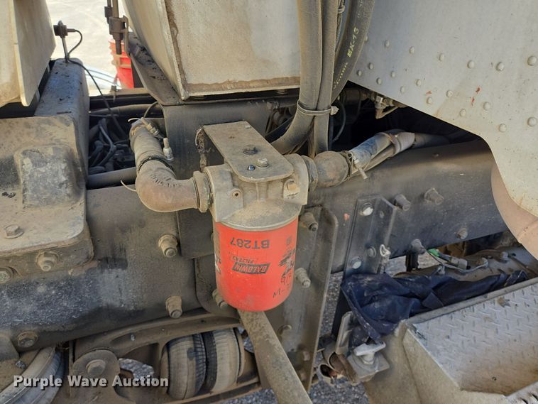 image for item DO2543 2007 Peterbilt 357 dump truck