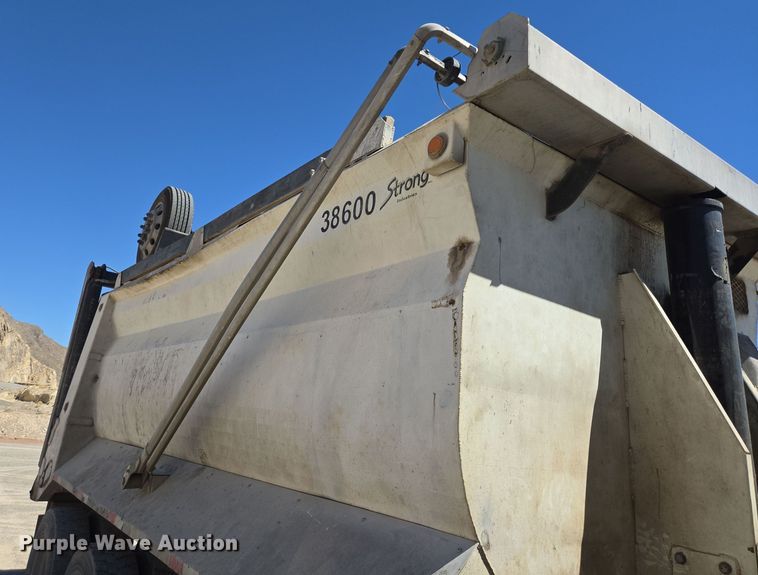 image for item DO2543 2007 Peterbilt 357 dump truck