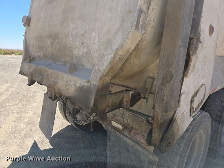 image for item DO2543 2007 Peterbilt 357 dump truck