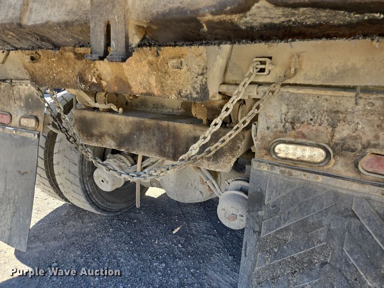 image for item DO2543 2007 Peterbilt 357 dump truck