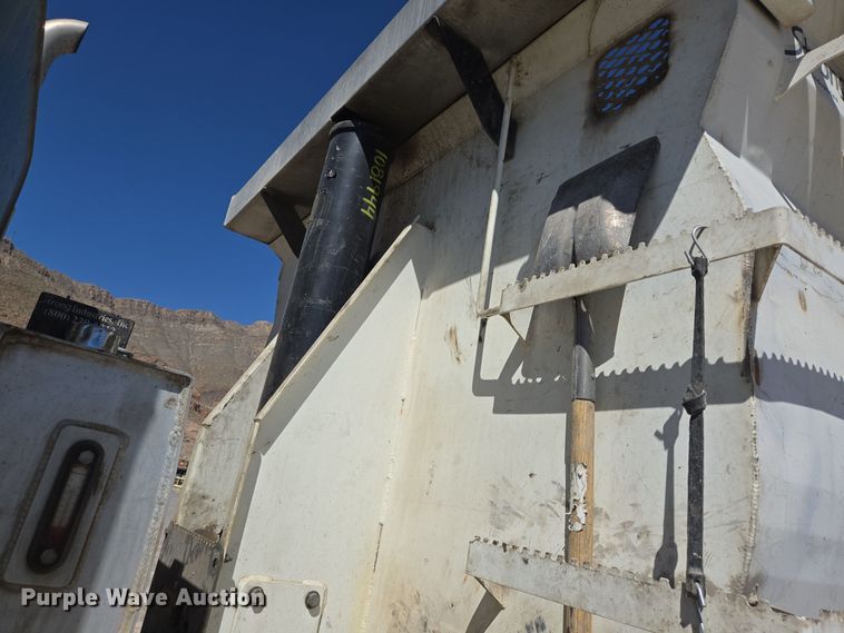 image for item DO2543 2007 Peterbilt 357 dump truck