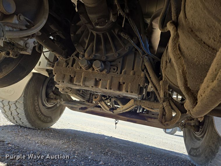 image for item DO2543 2007 Peterbilt 357 dump truck