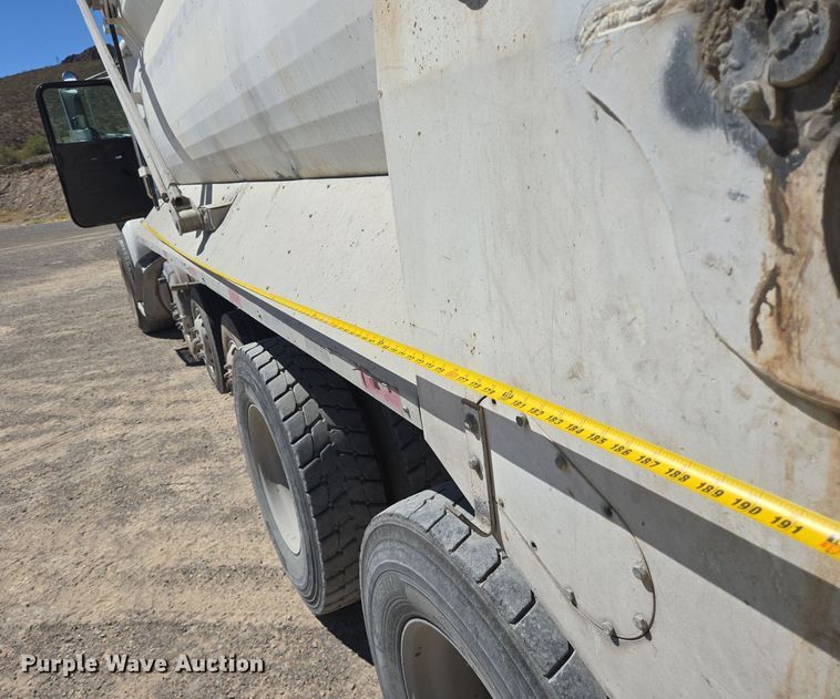 image for item DO2543 2007 Peterbilt 357 dump truck