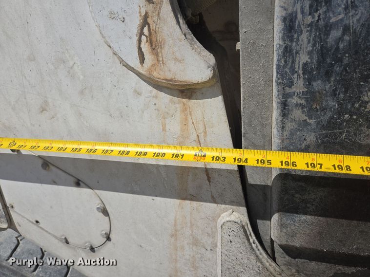 image for item DO2543 2007 Peterbilt 357 dump truck