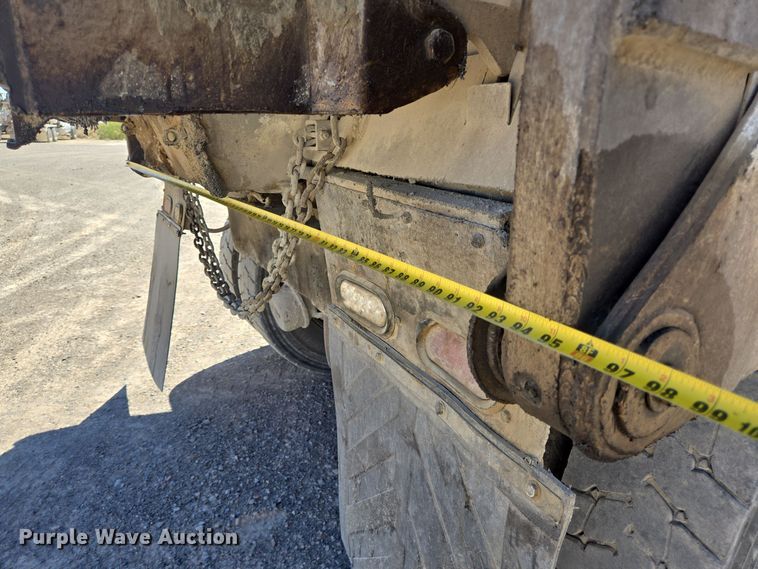 image for item DO2543 2007 Peterbilt 357 dump truck