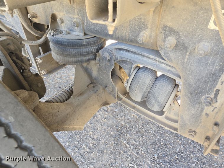 image for item DO2543 2007 Peterbilt 357 dump truck