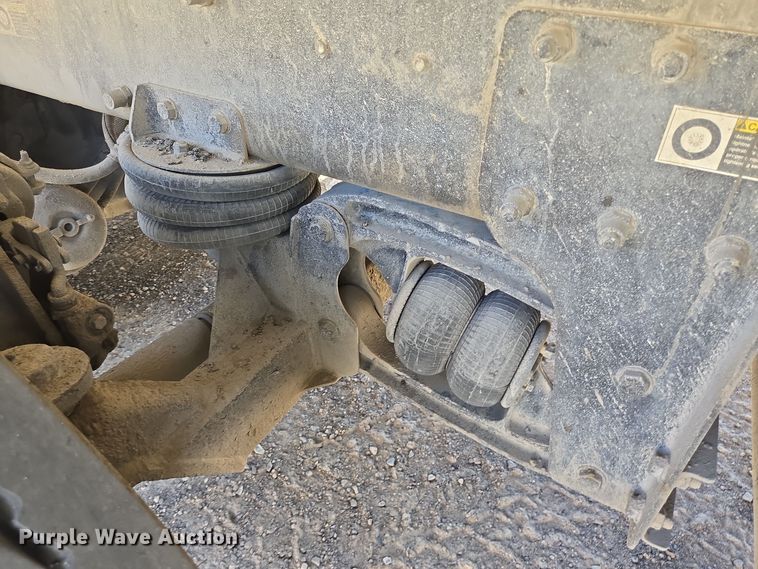 image for item DO2543 2007 Peterbilt 357 dump truck