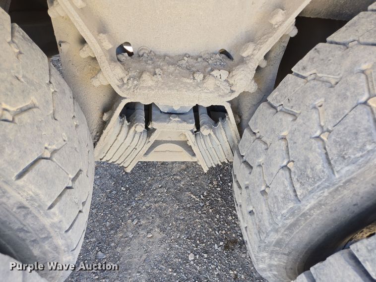 image for item DO2543 2007 Peterbilt 357 dump truck