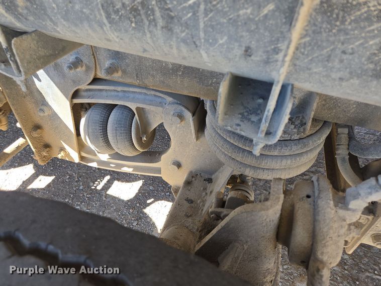 image for item DO2543 2007 Peterbilt 357 dump truck