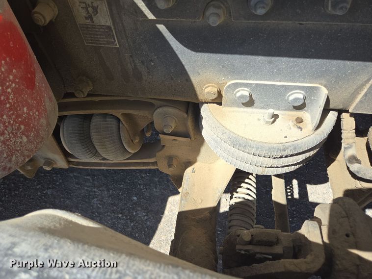 image for item DO2543 2007 Peterbilt 357 dump truck