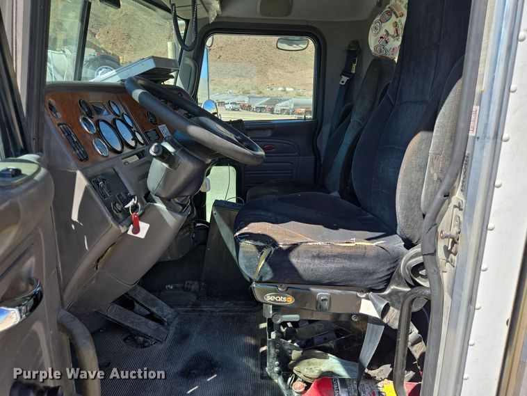 image for item DO2543 2007 Peterbilt 357 dump truck