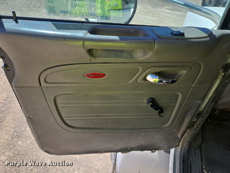 image for item DO2543 2007 Peterbilt 357 dump truck