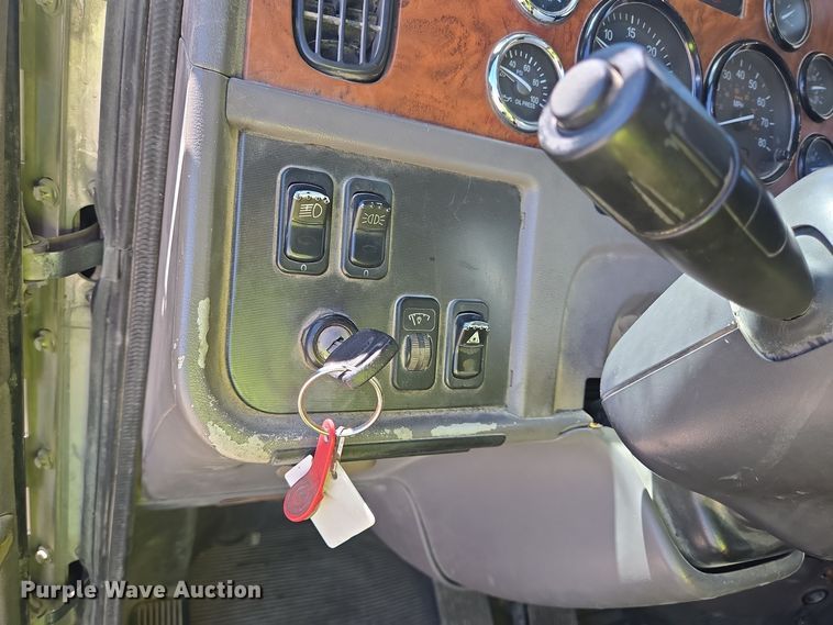 image for item DO2543 2007 Peterbilt 357 dump truck