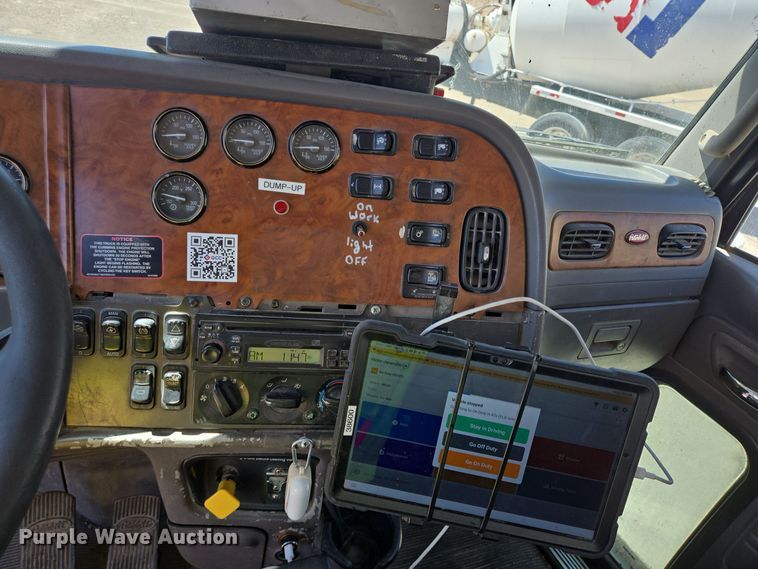 image for item DO2543 2007 Peterbilt 357 dump truck