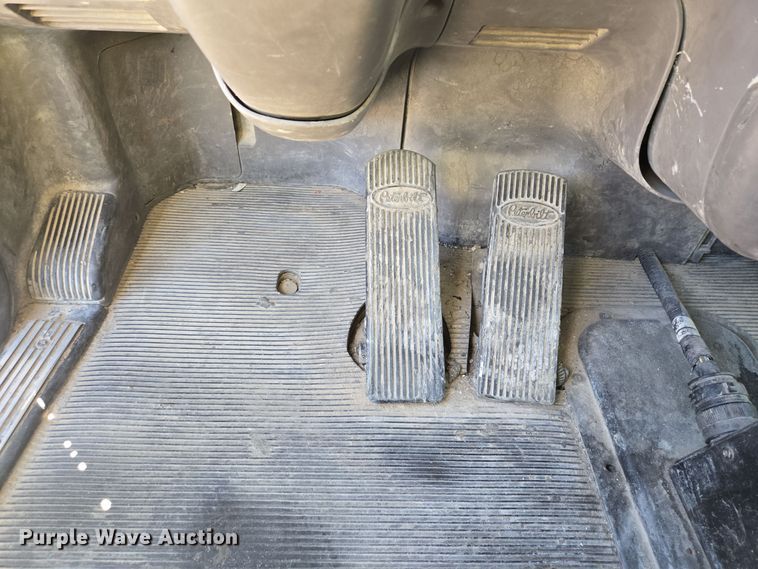 image for item DO2543 2007 Peterbilt 357 dump truck