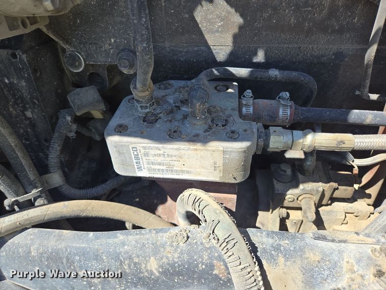 image for item DO2543 2007 Peterbilt 357 dump truck