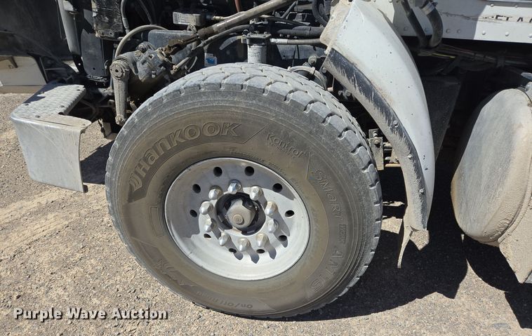 image for item DO2543 2007 Peterbilt 357 dump truck