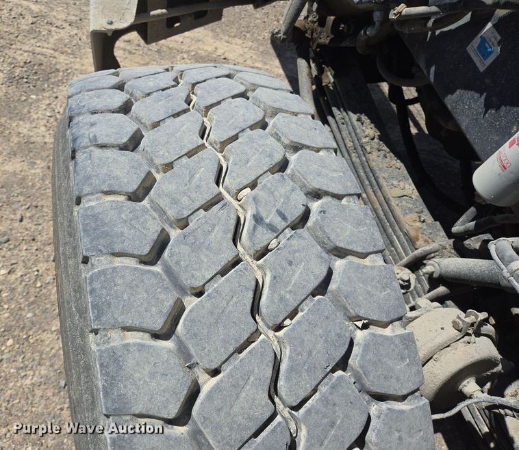 image for item DO2543 2007 Peterbilt 357 dump truck