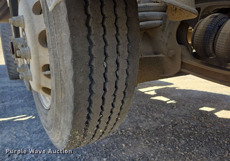 image for item DO2543 2007 Peterbilt 357 dump truck