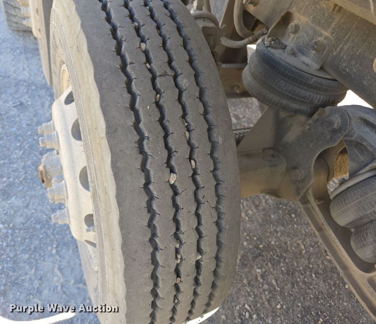 image for item DO2543 2007 Peterbilt 357 dump truck