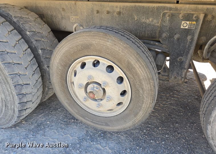 image for item DO2543 2007 Peterbilt 357 dump truck