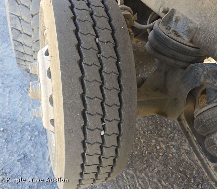 image for item DO2543 2007 Peterbilt 357 dump truck