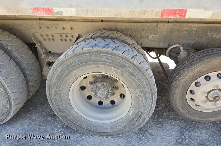 image for item DO2543 2007 Peterbilt 357 dump truck