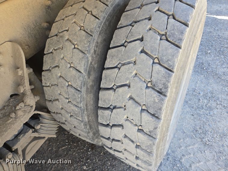 image for item DO2543 2007 Peterbilt 357 dump truck