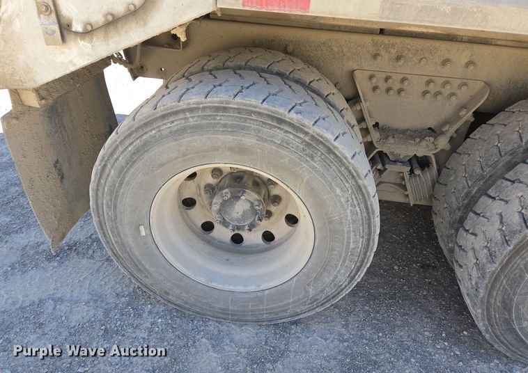 image for item DO2543 2007 Peterbilt 357 dump truck