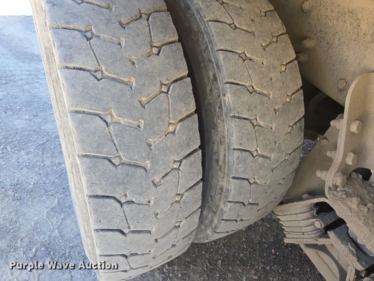 image for item DO2543 2007 Peterbilt 357 dump truck