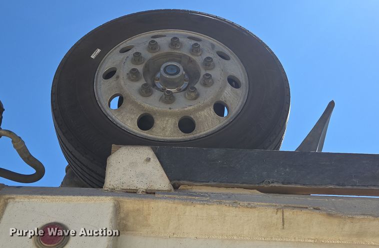 image for item DO2543 2007 Peterbilt 357 dump truck