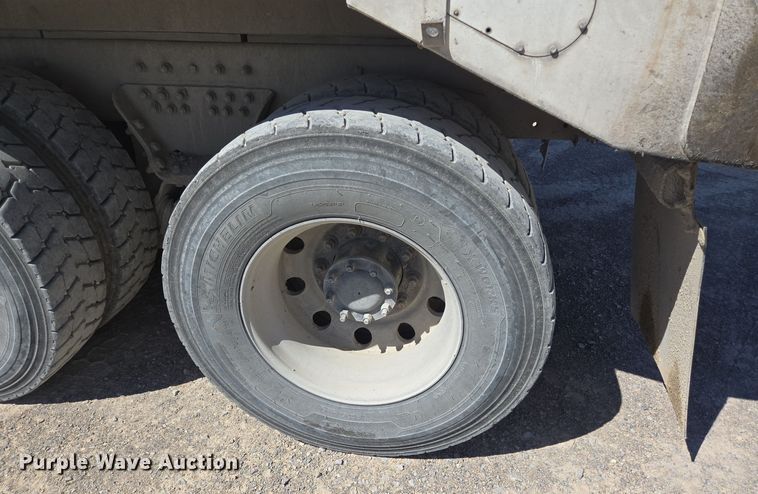 image for item DO2543 2007 Peterbilt 357 dump truck