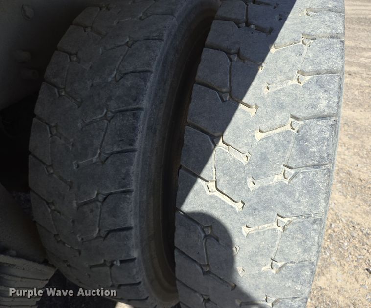 image for item DO2543 2007 Peterbilt 357 dump truck