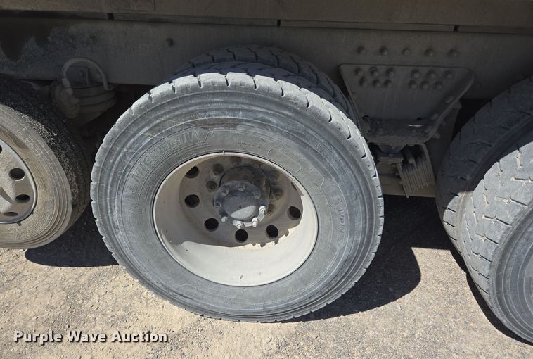 image for item DO2543 2007 Peterbilt 357 dump truck