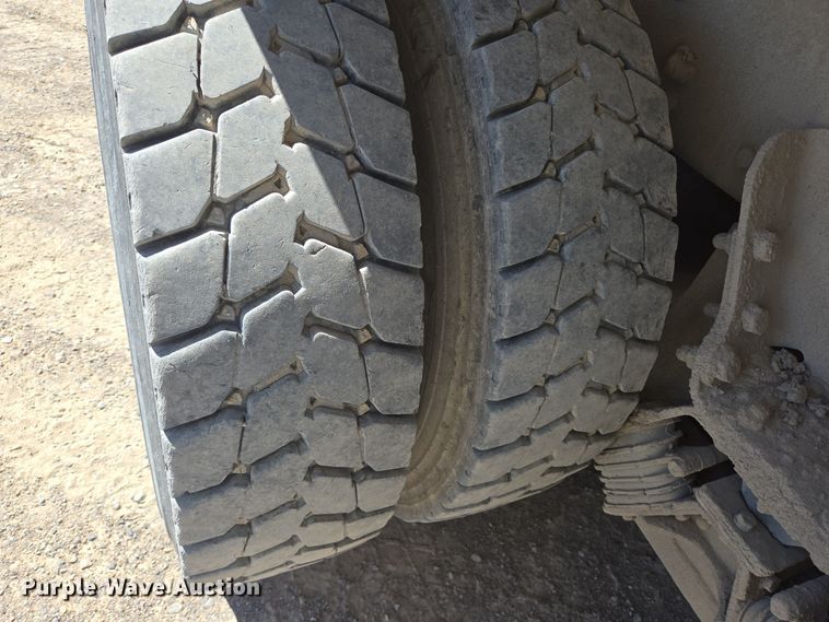 image for item DO2543 2007 Peterbilt 357 dump truck